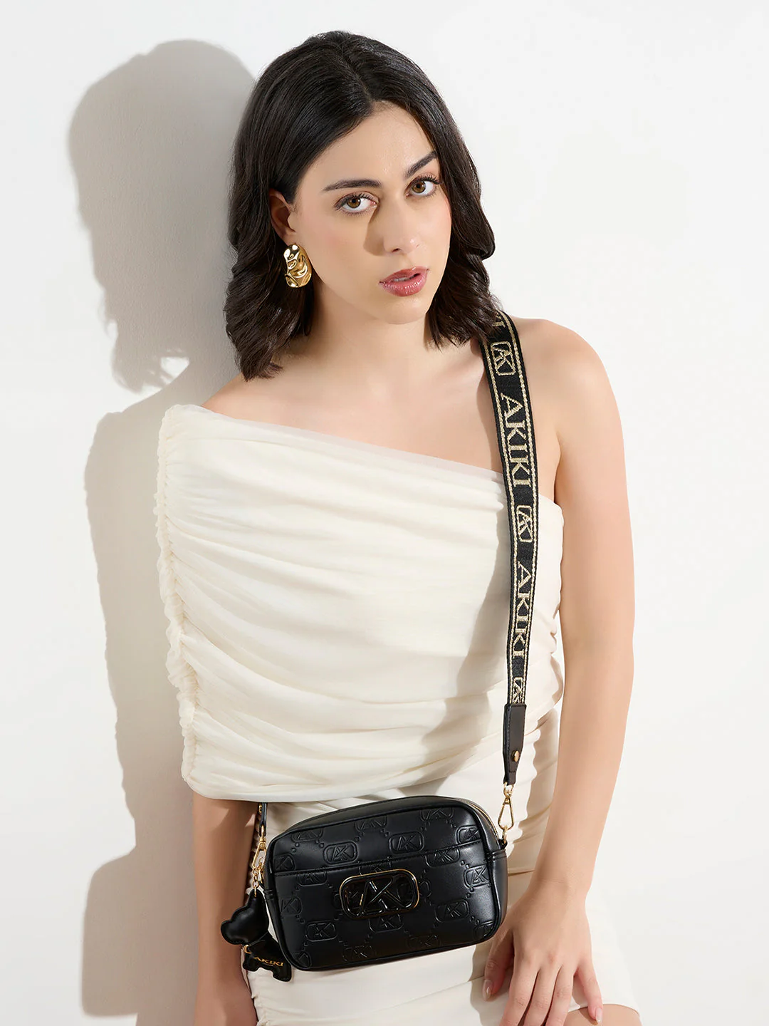 Chiswick 23 Medium Sling Bag - Image 17